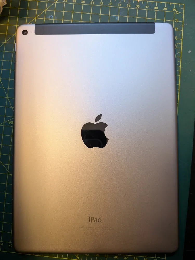 128GB iPad Air 2 (cellular) image indicator(2)