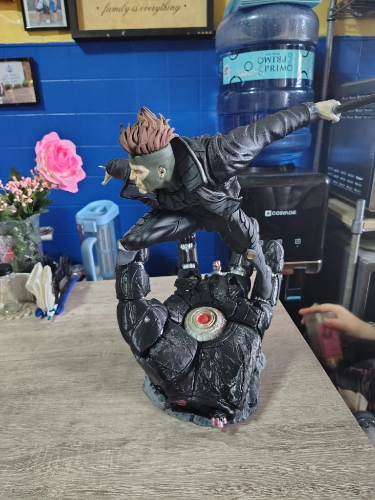 Gambit Statue - photo 2