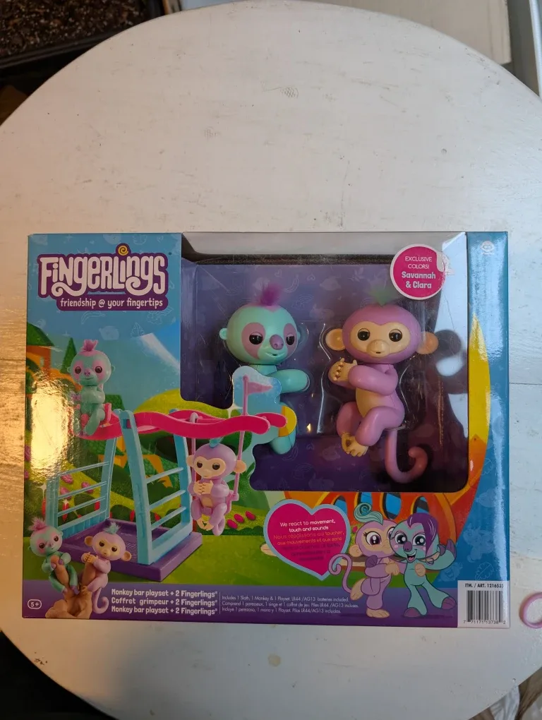 Fingerlings Monkey Bar Playset + 2 Fingerlings - NEW!