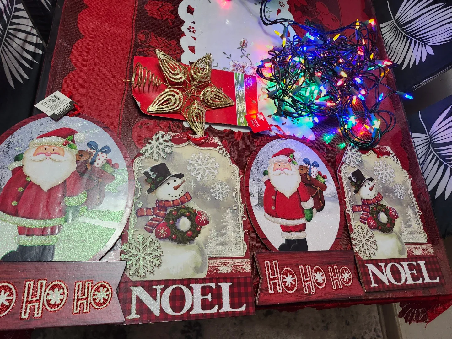 Christmas Ornaments and Lights image indicator(2)