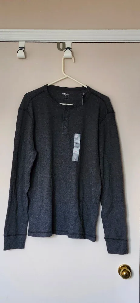 Old Navy mens Henley Shirt - XL image indicator(2)