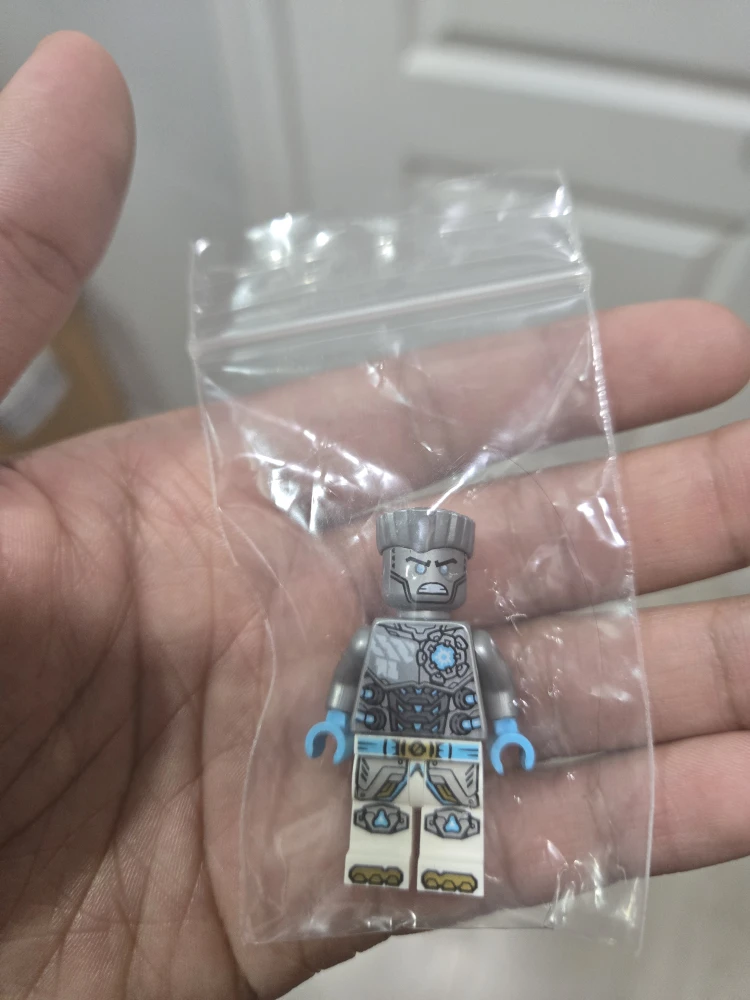 LEGO Ninjago zane  Minifigure ( includes his ninja stars)