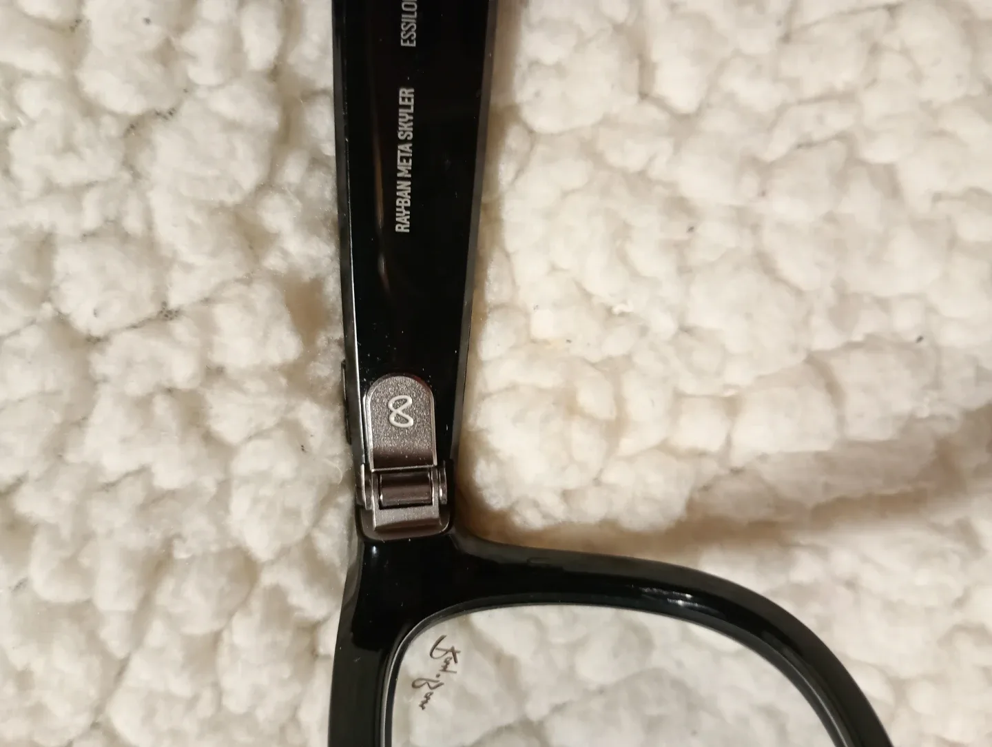 Ray-Ban Meta Skyler Smart Glasses image indicator(4)