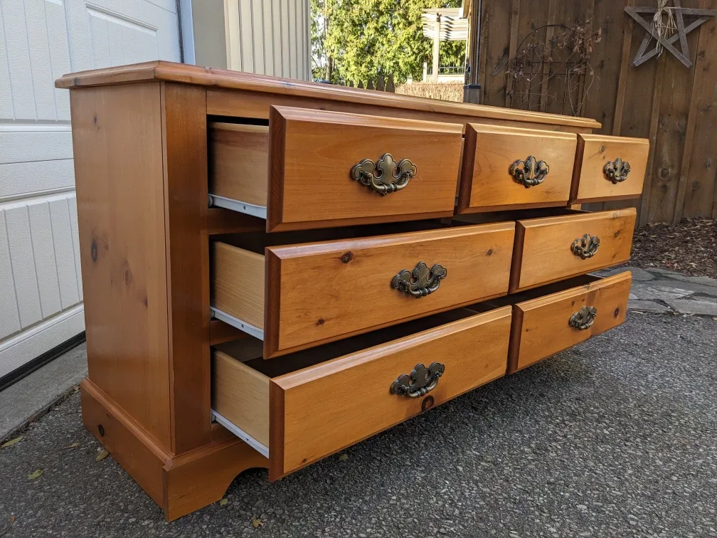 7 Drawer Dresser and Nightstand in Solid Pine image indicator(7)