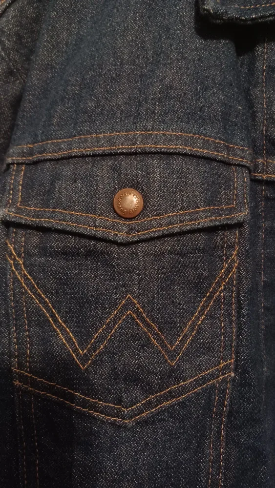 Wrangler Authentic Western Denim Jacket - Size M image indicator(8)