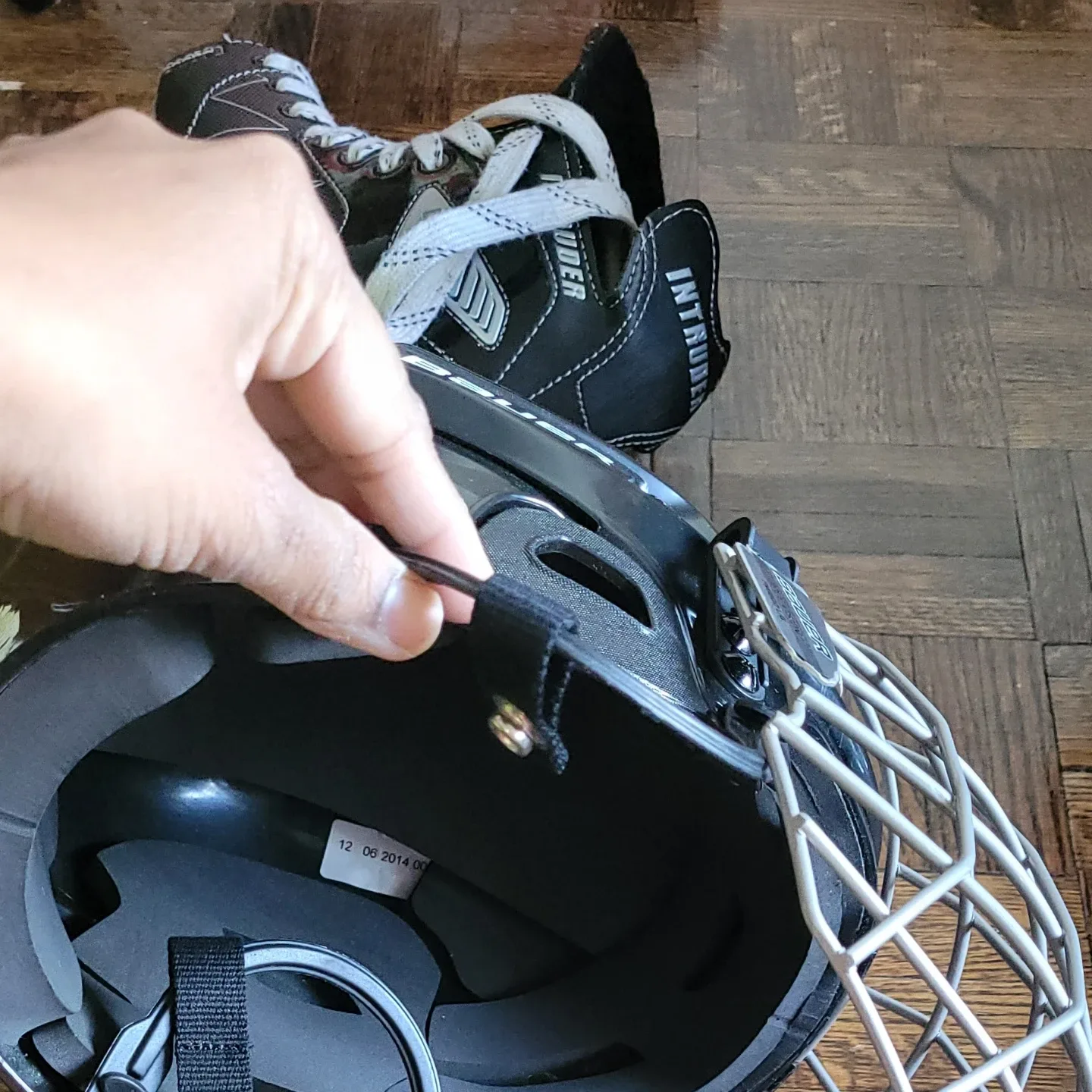 Bauer BHH1800 Hockey Helmet image indicator(2)