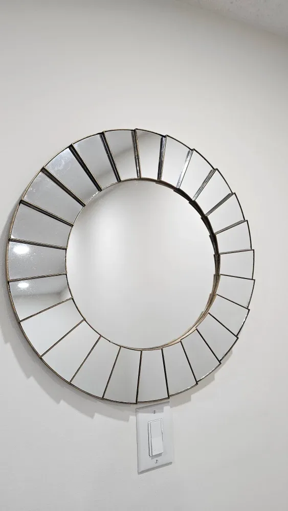 Assorted Wall Mirrors image indicator(4)