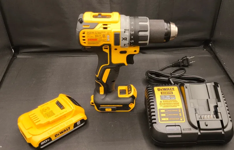 DeWalt 20V MAX XR Cordless DCD 791 Drill Driver Kit