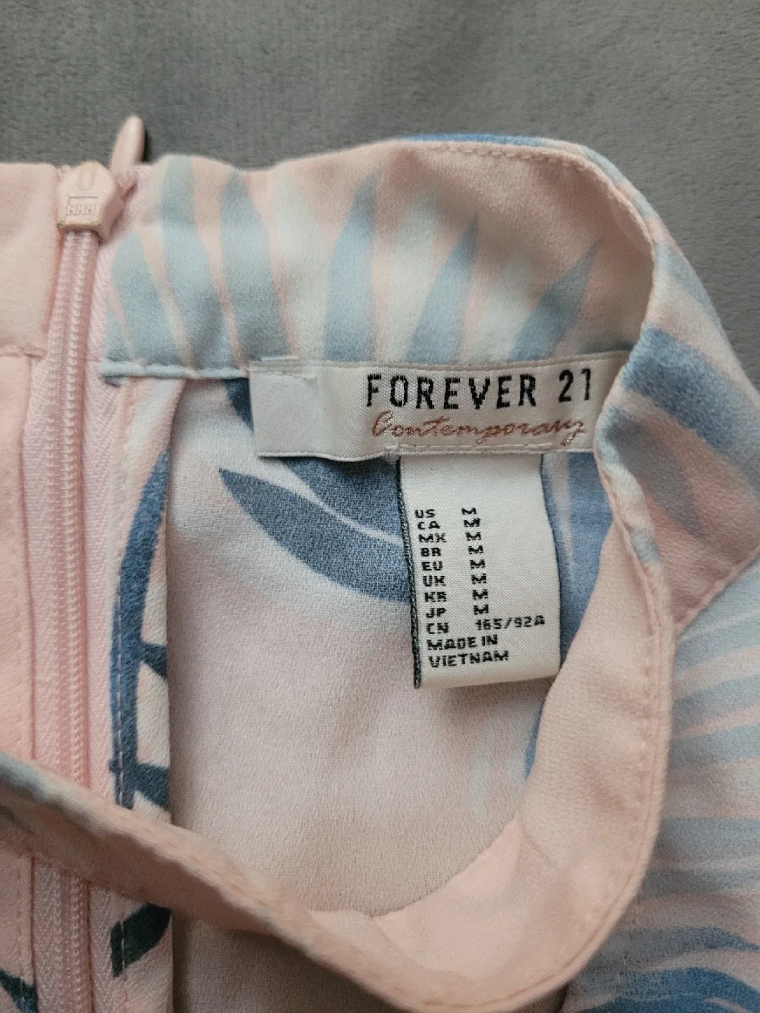 Forever 21 Sleeveless Top - Size M🥕 image indicator(2)