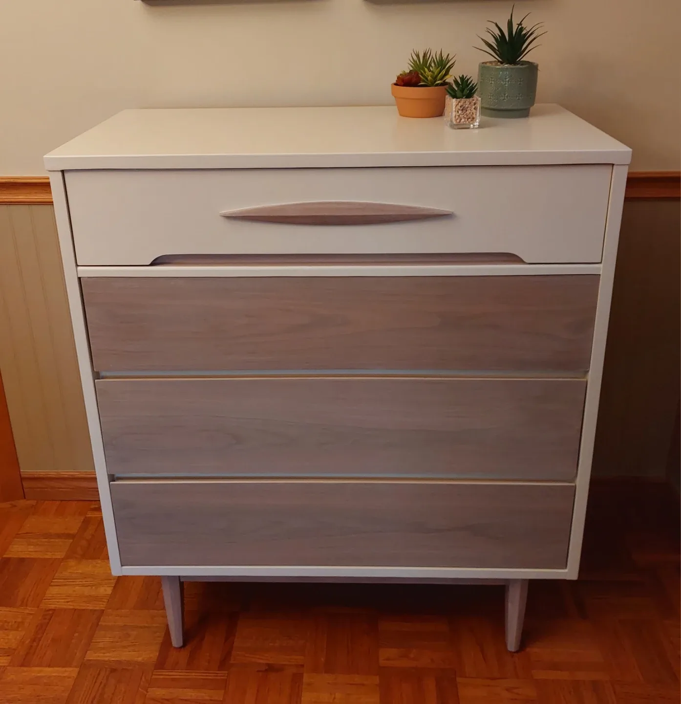 MCM Dresser Set image indicator(4)