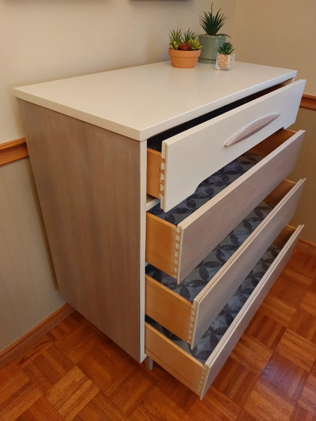 MCM Dresser Set image indicator(5)