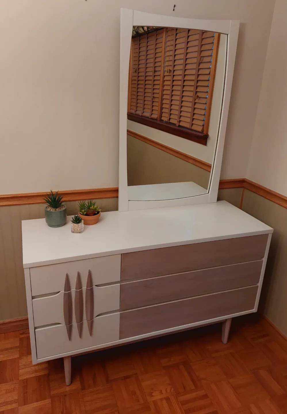 MCM Dresser Set image indicator(8)