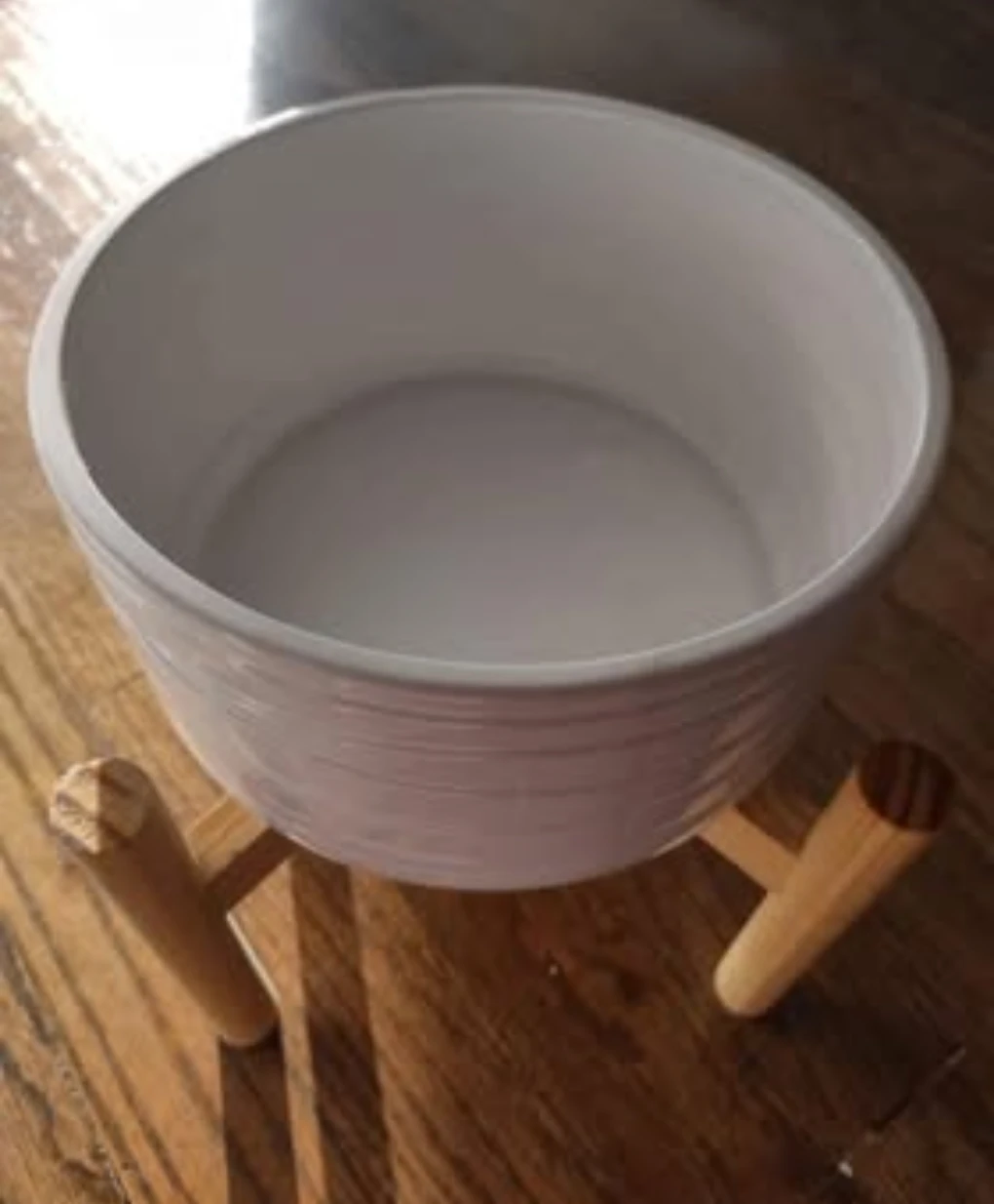 White Ceramic Planter Pot with Wood Stand 🥕