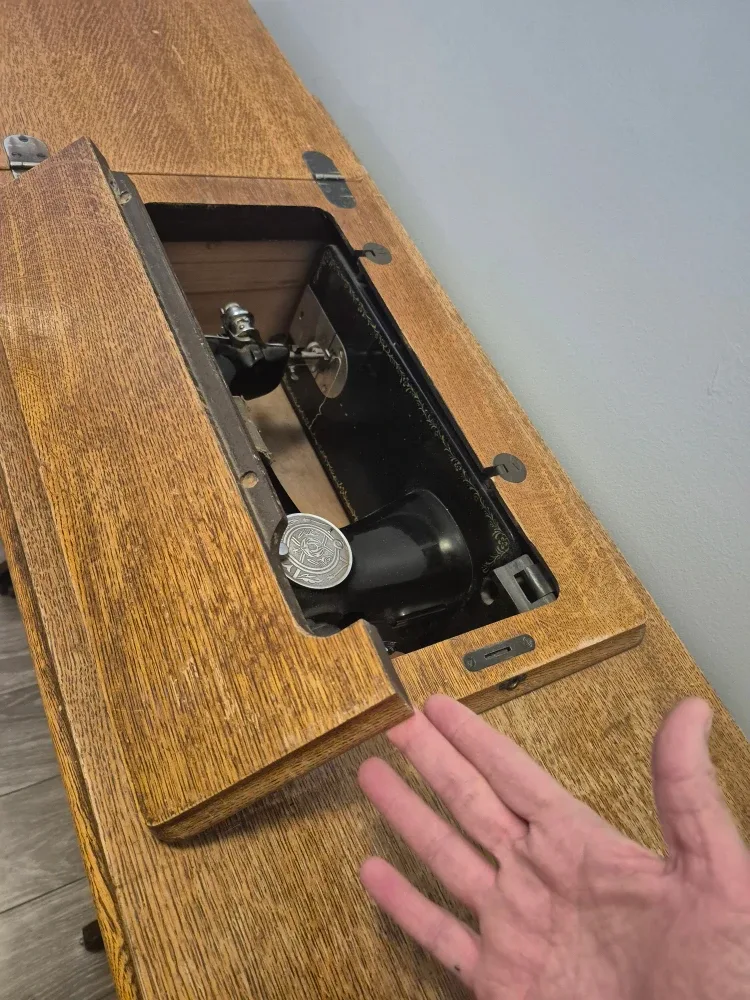 Antique 'Comrie' Treadle Sewing Machine image indicator(4)