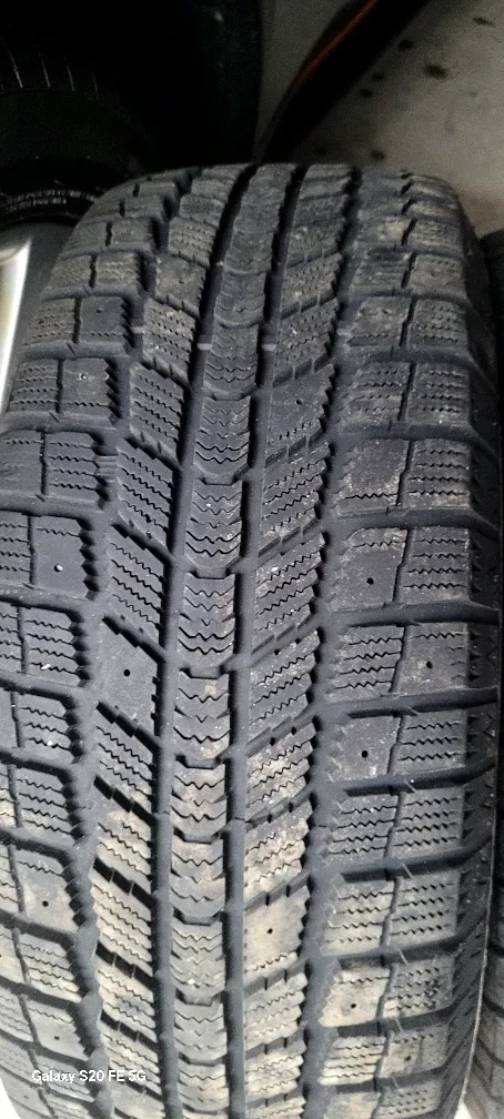 205/65R16 Winter Tires image indicator(2)