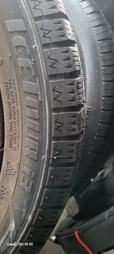205/65R16 Winter Tires image indicator(3)