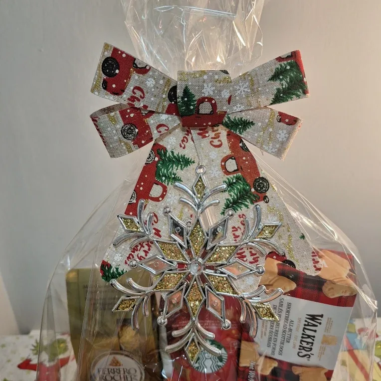 Holiday Gift Basket: Starbucks Coffee, Ferrero Rocher image indicator(2)