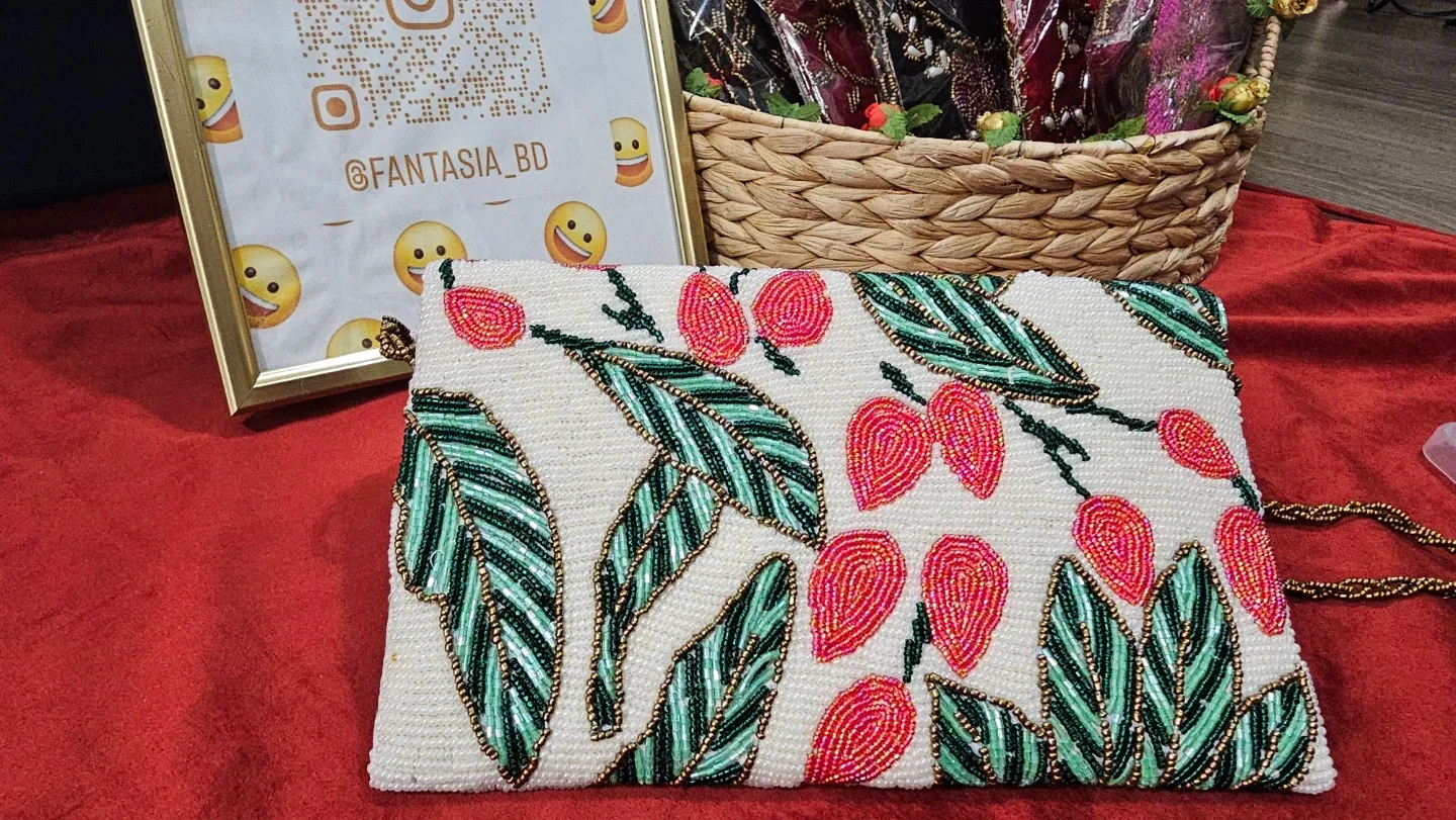 Beaded Clutch Purse image indicator(10)