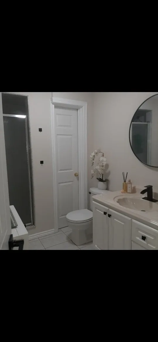 1 Bedroom Basement Apartment .