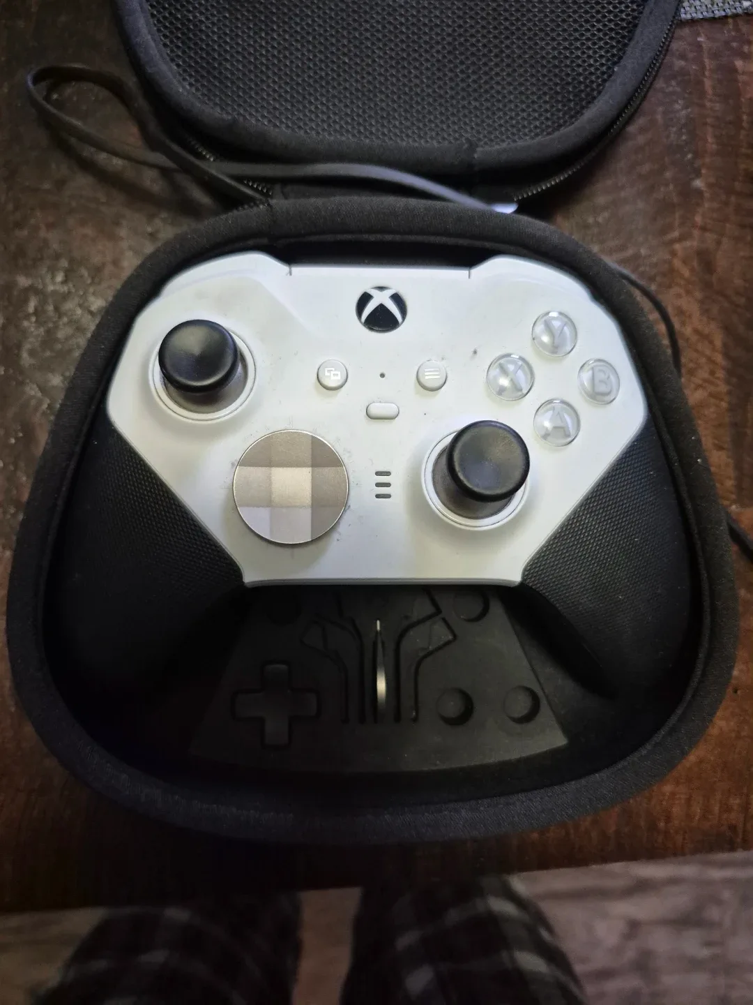 Xbox Elite Wireless Controller Series 2 & Turtle Beach Headset image indicator(2)