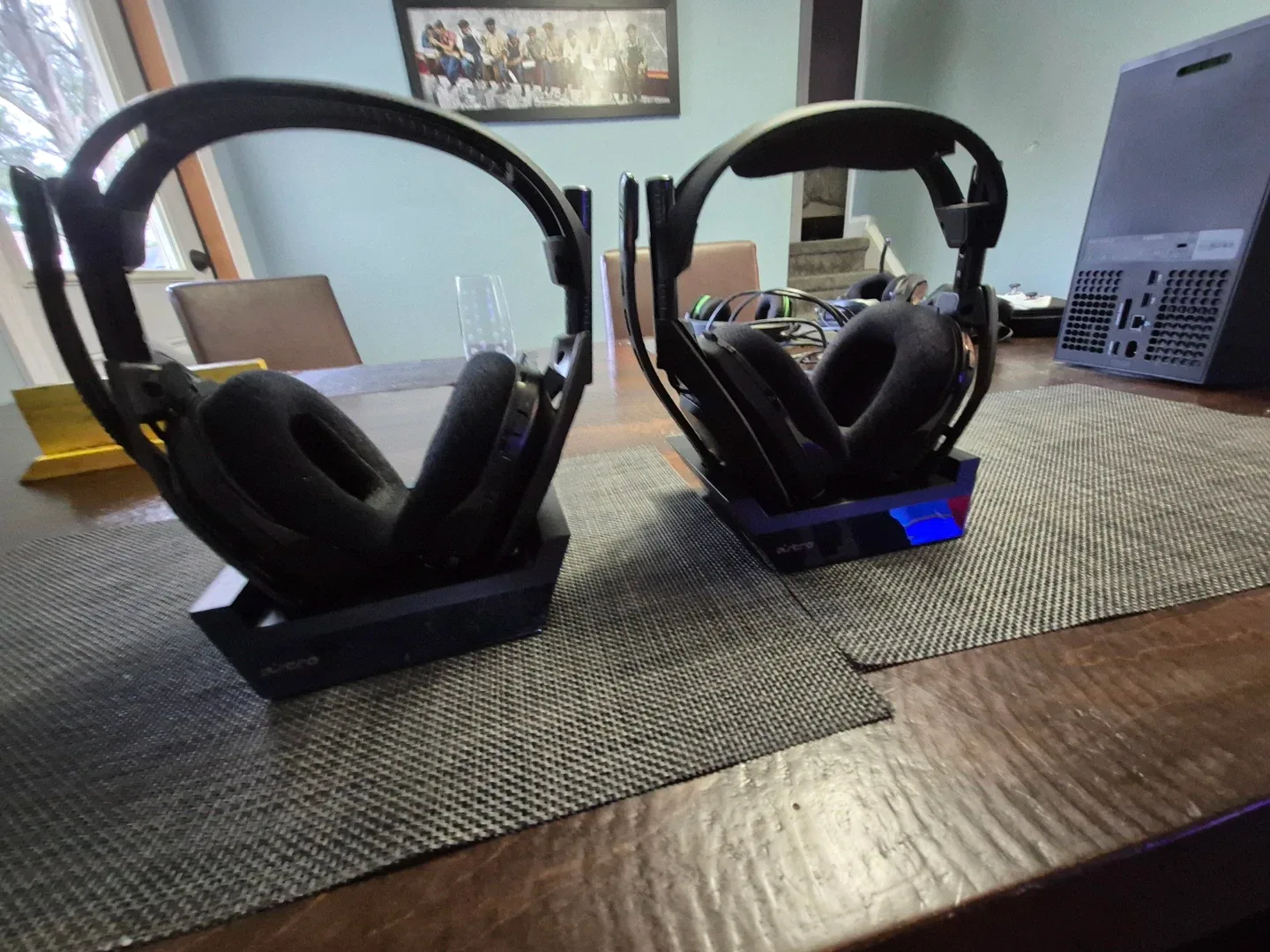 Xbox Elite Wireless Controller Series 2 & Turtle Beach Headset image indicator(5)