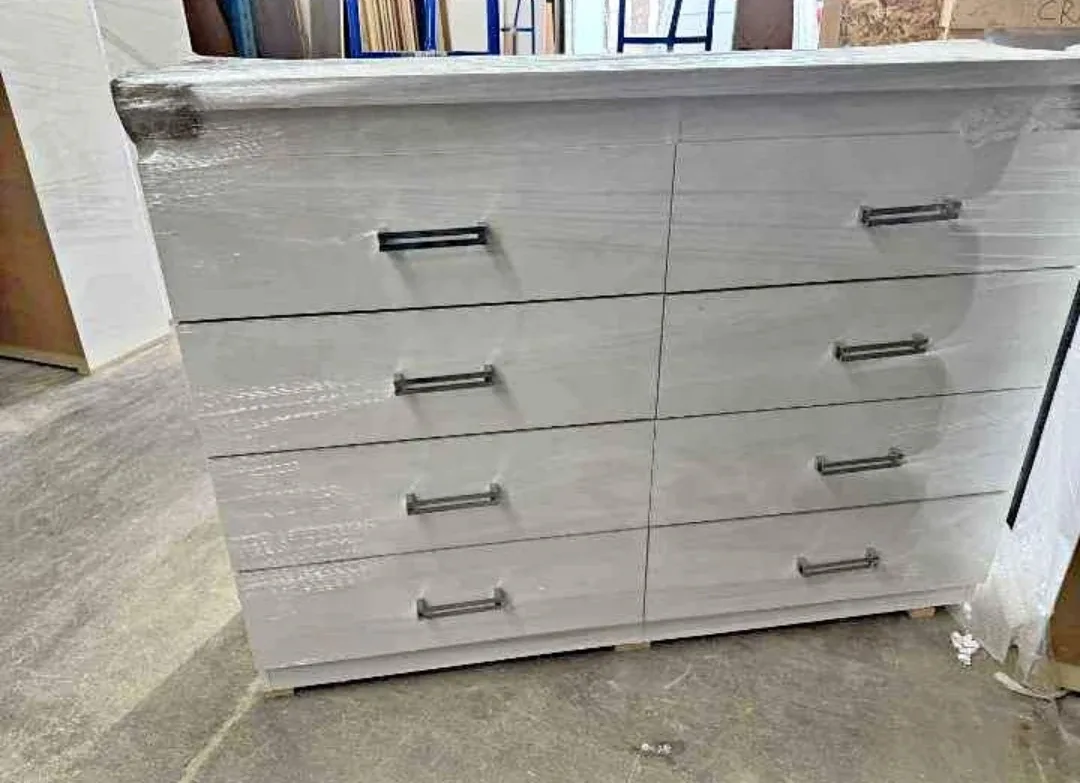 White 8-Drawer Dresser - New image indicator(5)