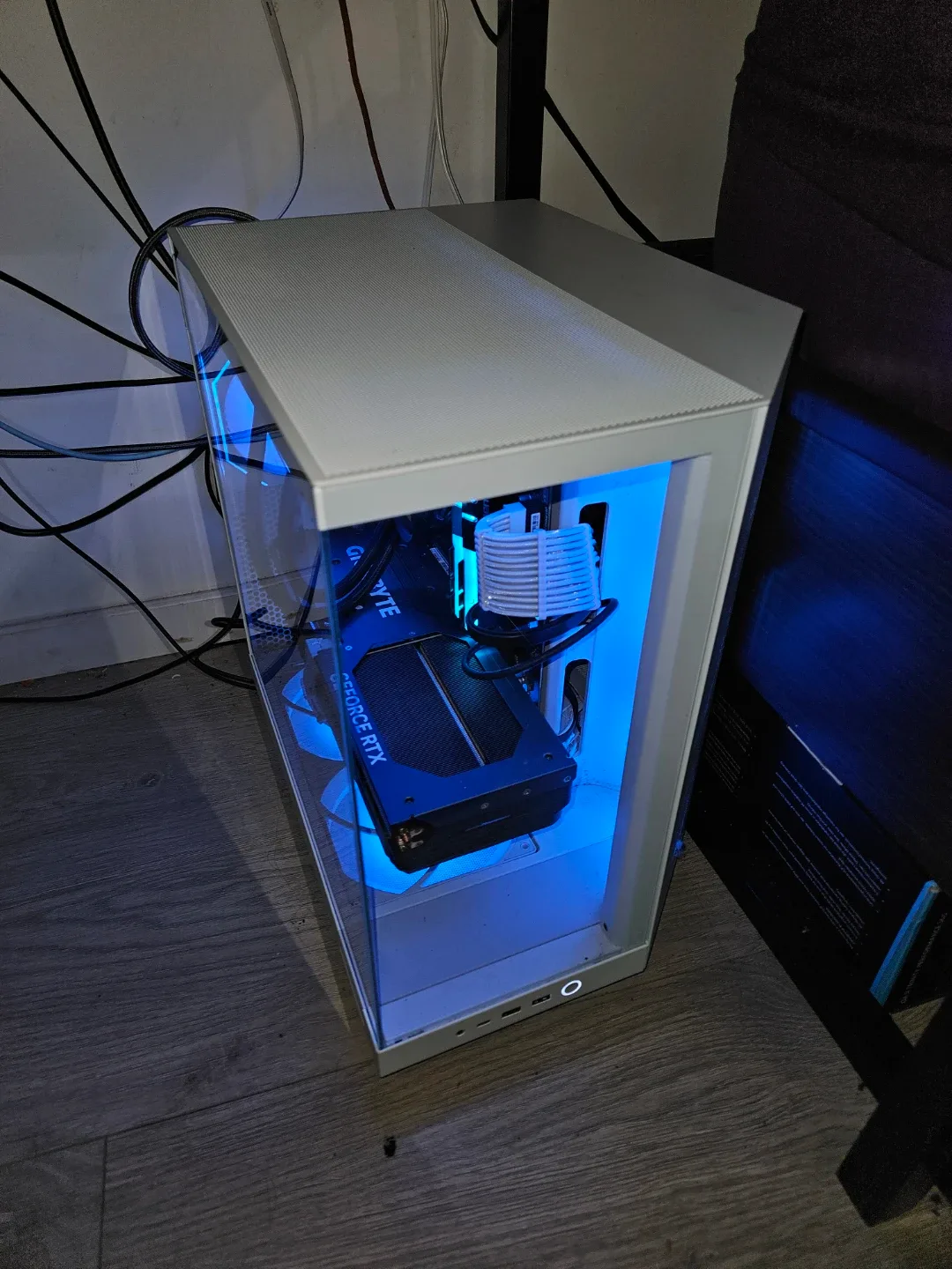 Custom White PC Build - 13600K 4070Ti image indicator(2)