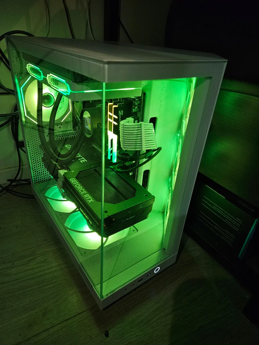 Custom White PC Build - 13600K 4070Ti image indicator(5)