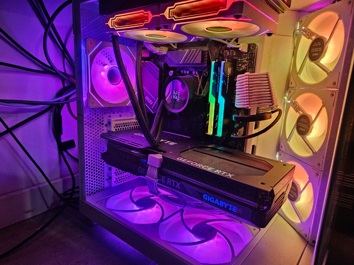 Custom White PC Build - 13600K 4070Ti image indicator(10)