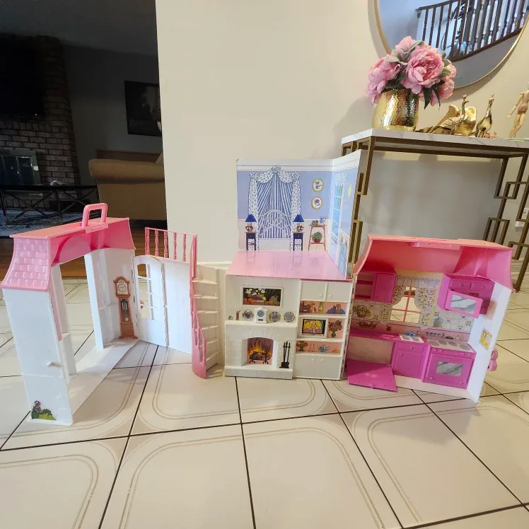Barbie Pink & White Dollhouse image indicator(4)