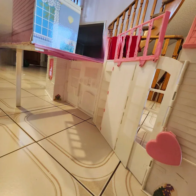 Barbie Pink & White Dollhouse image indicator(6)