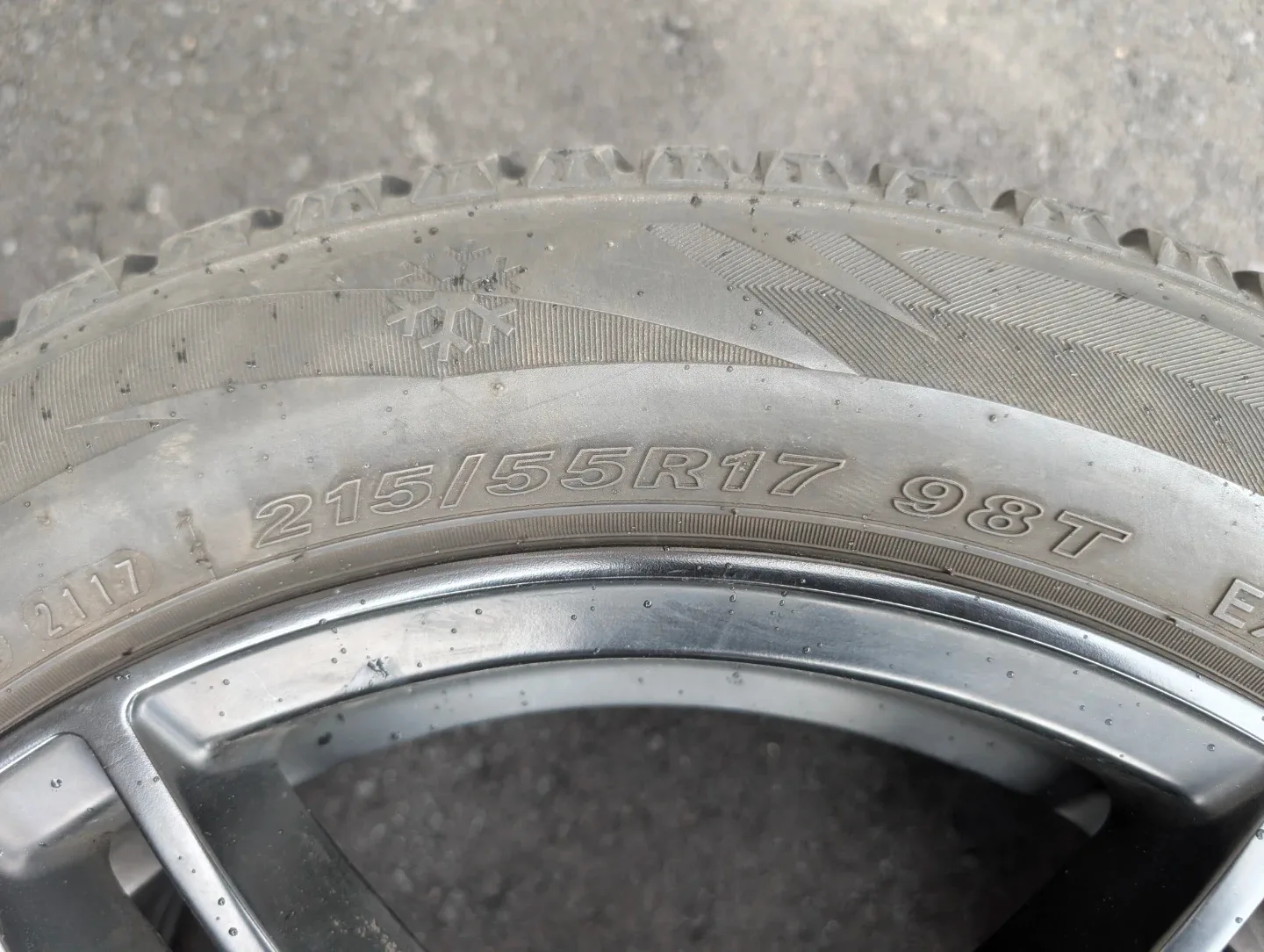 Nexen 215/55R17 Winter Tires - Set of 4 image indicator(2)