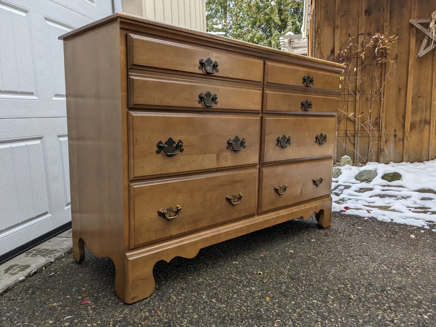 6 Drawer Dresser in Solid Maple image indicator(2)