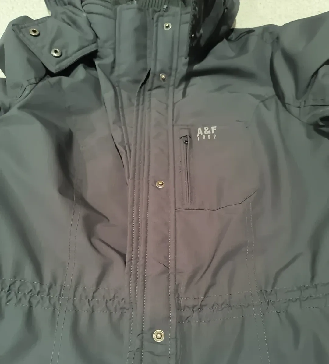 A&F 1892 Gray Winter Parka Talla L image indicator(5)