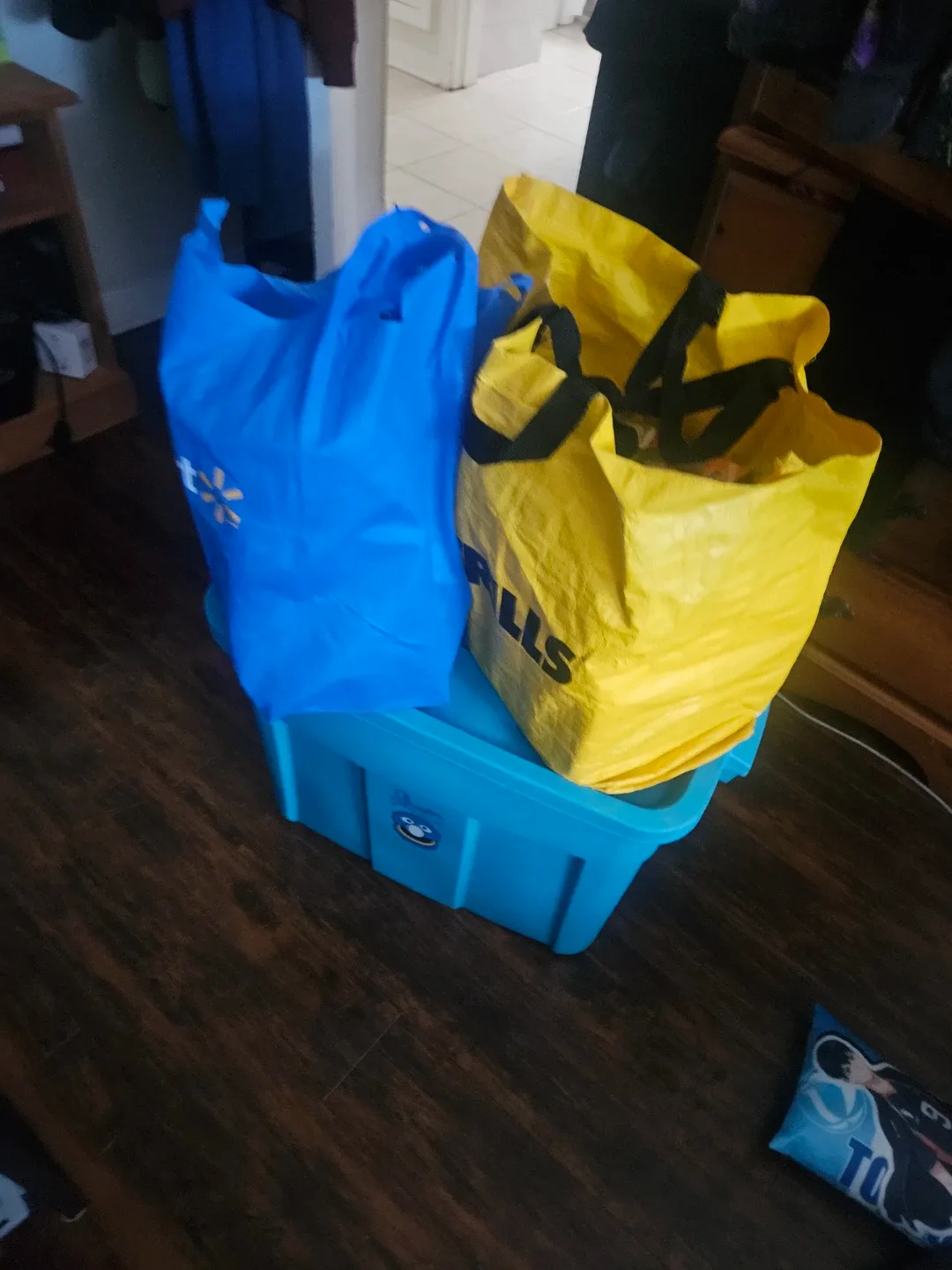 VHS MOVIES BUNDLE and few dvds image indicator(3)