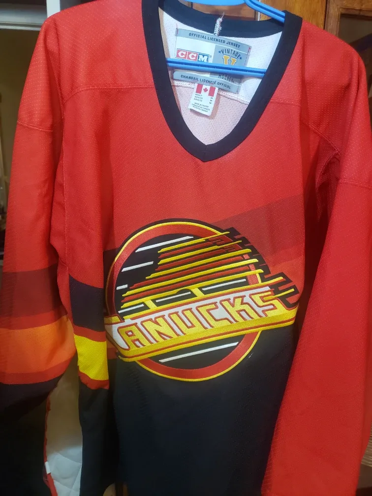 CCM Vintage Vancouver Canucks Jersey - Size M