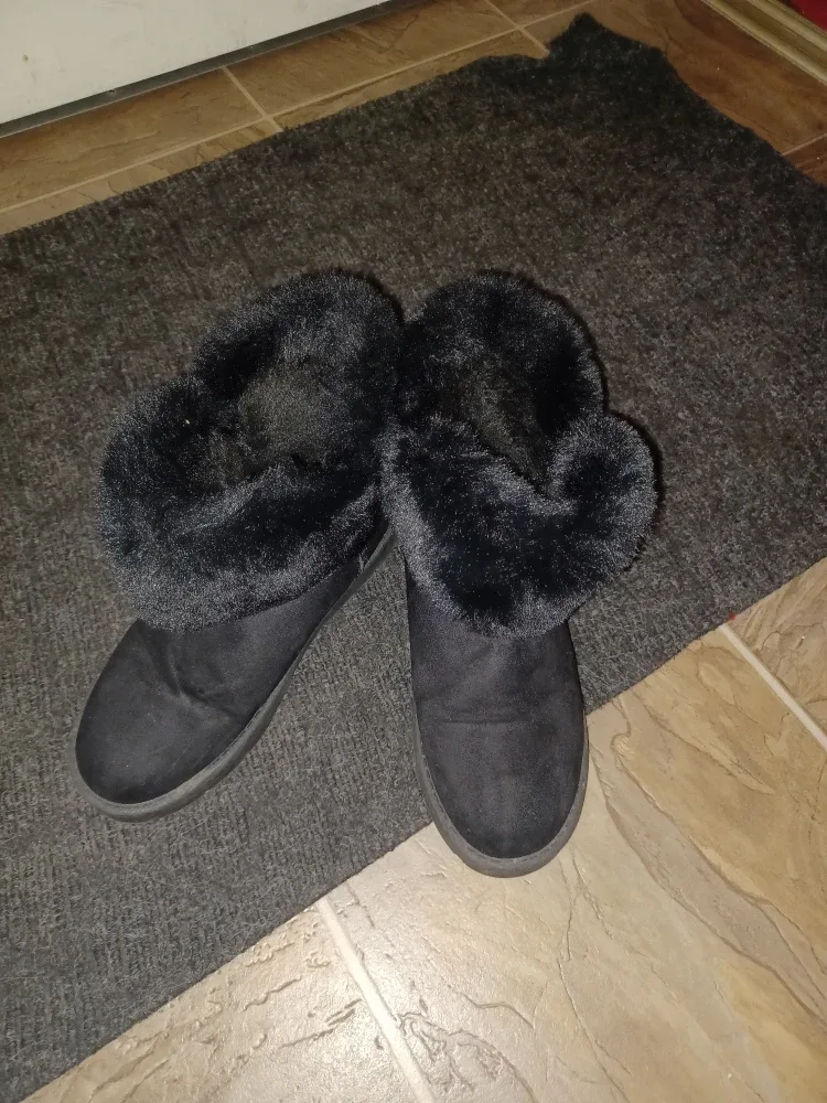 Black Faux Fur Winter Boots - Size 39