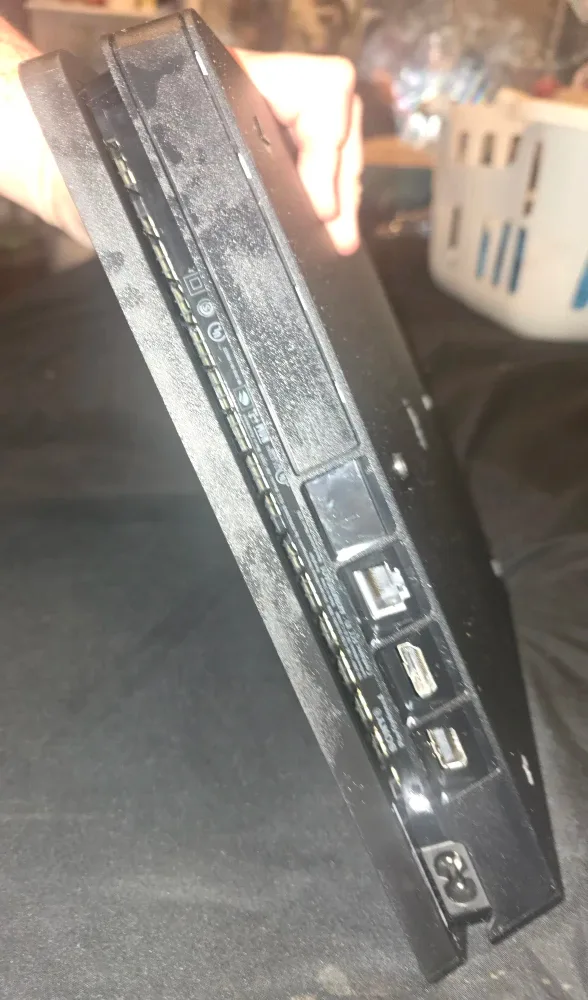 PlayStation 4 (PS4) Slim 1 TB image indicator(3)