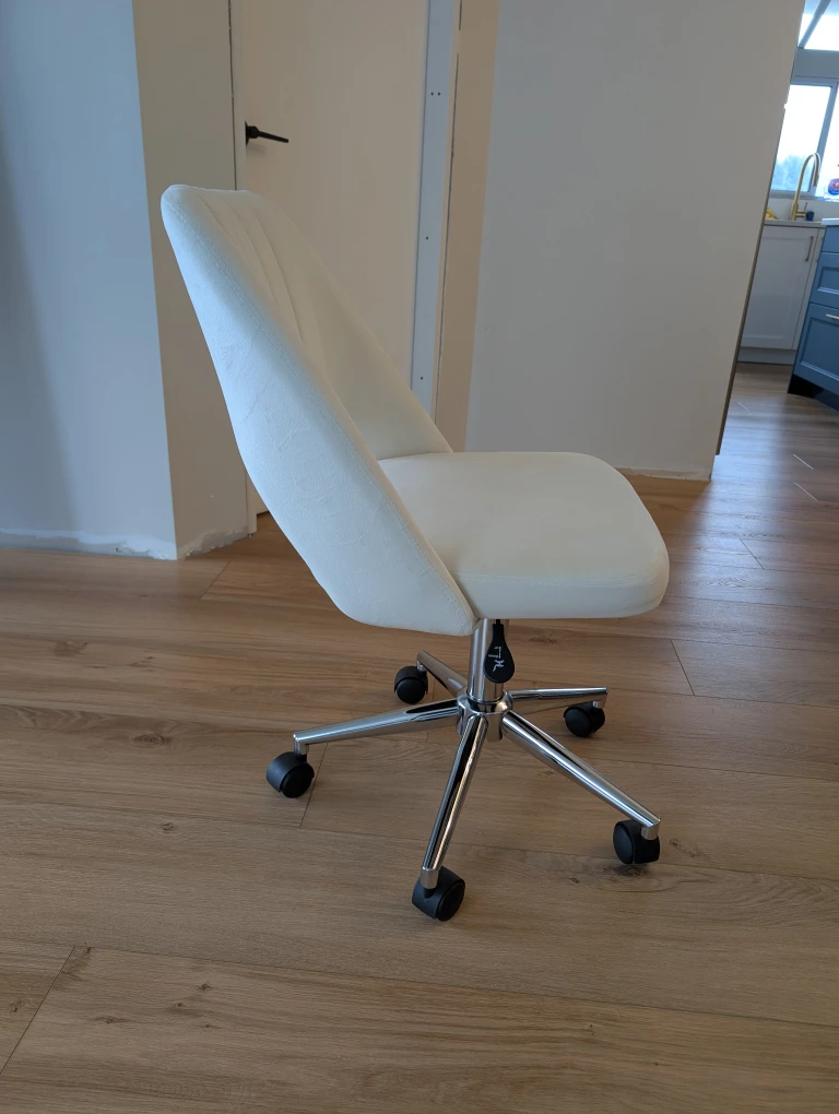 Vinsetto White Velvet Office Chair - Brand New! - photo 3