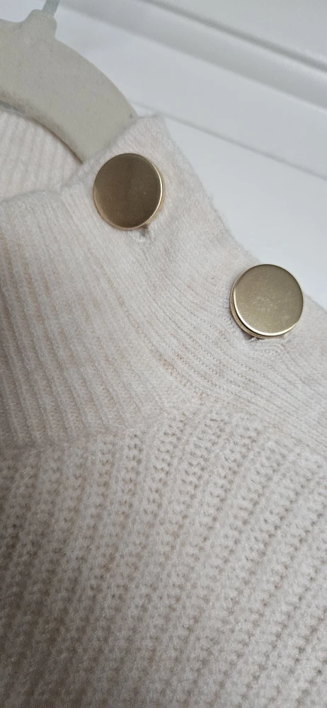 RW&CO. Cream Knit Sweater - Size Medium - photo 3