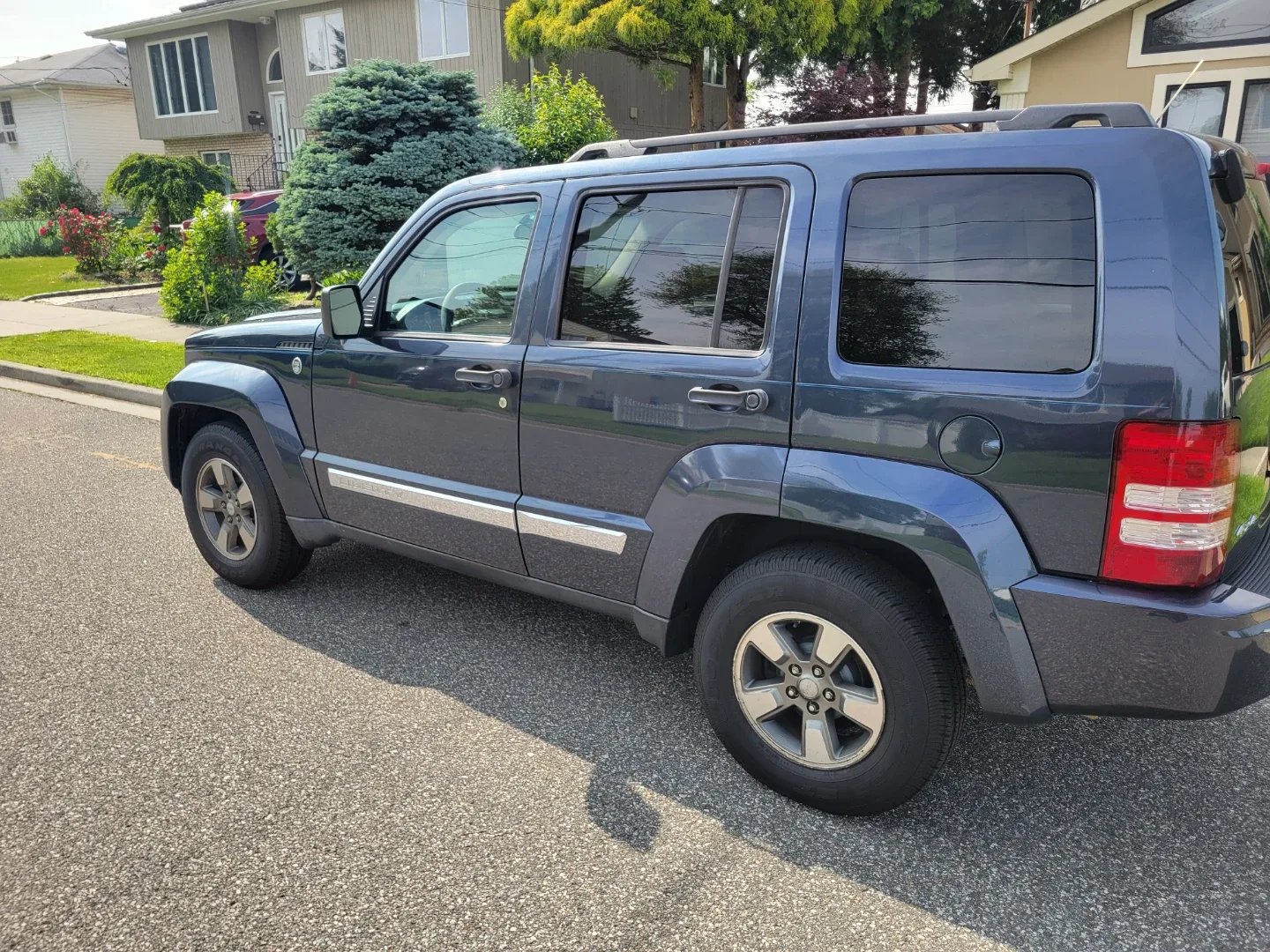 Jeep Liberty SUV 4x4 image indicator(4)