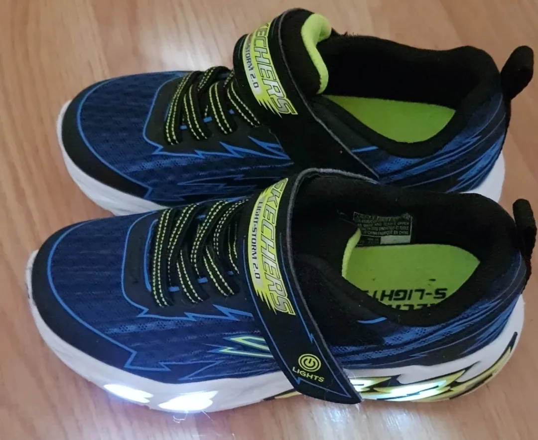 Toddler Size 12 Lightup Skechers image indicator(2)
