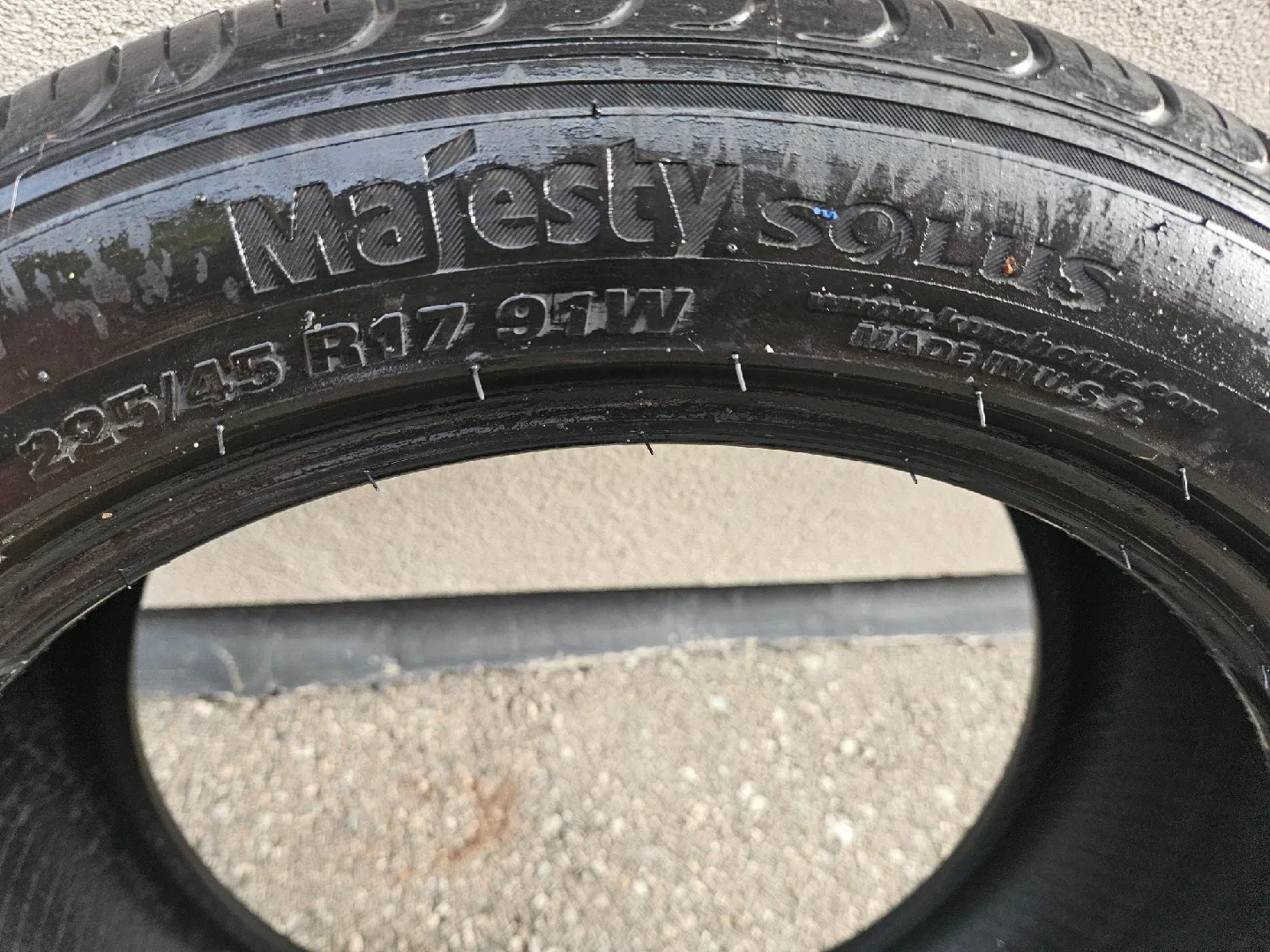 Kumho Majesty Solus Tire 225/45R17 91W (1) image indicator(4)