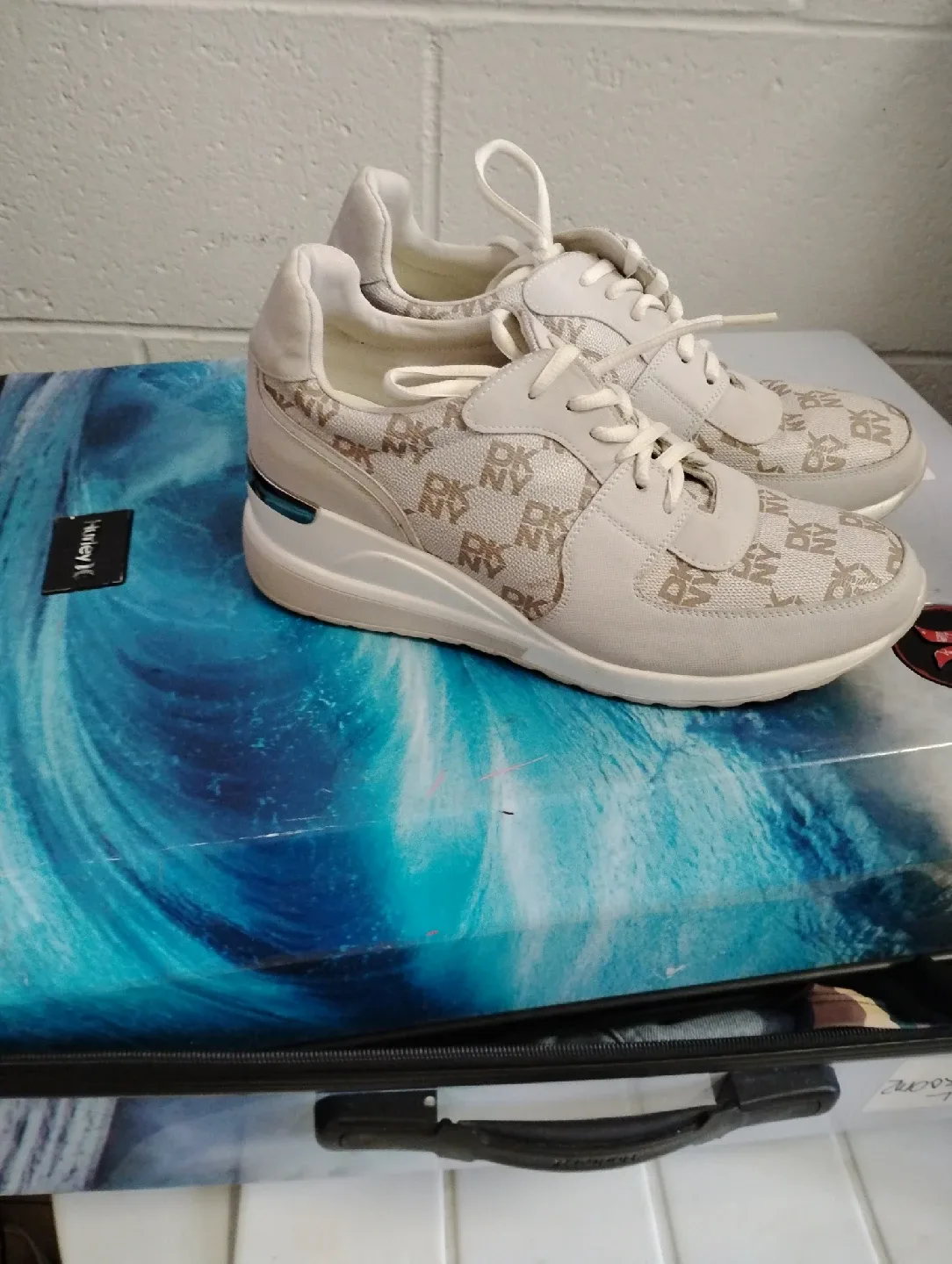 DKNY SIZE 11 SHOES thumbnail