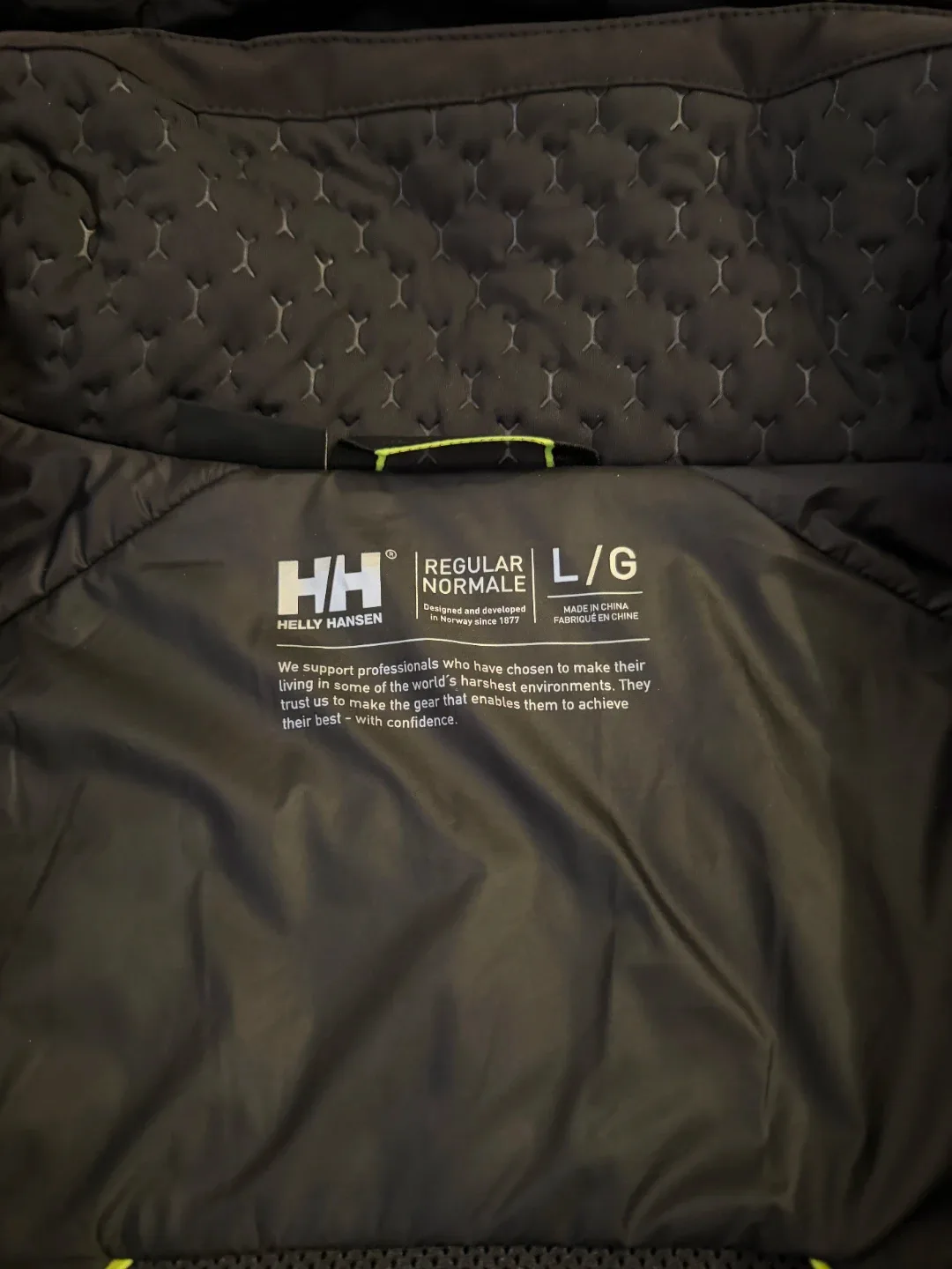 Helly Hansen Regular Normale Black Jacket - Size L/G image indicator(4)