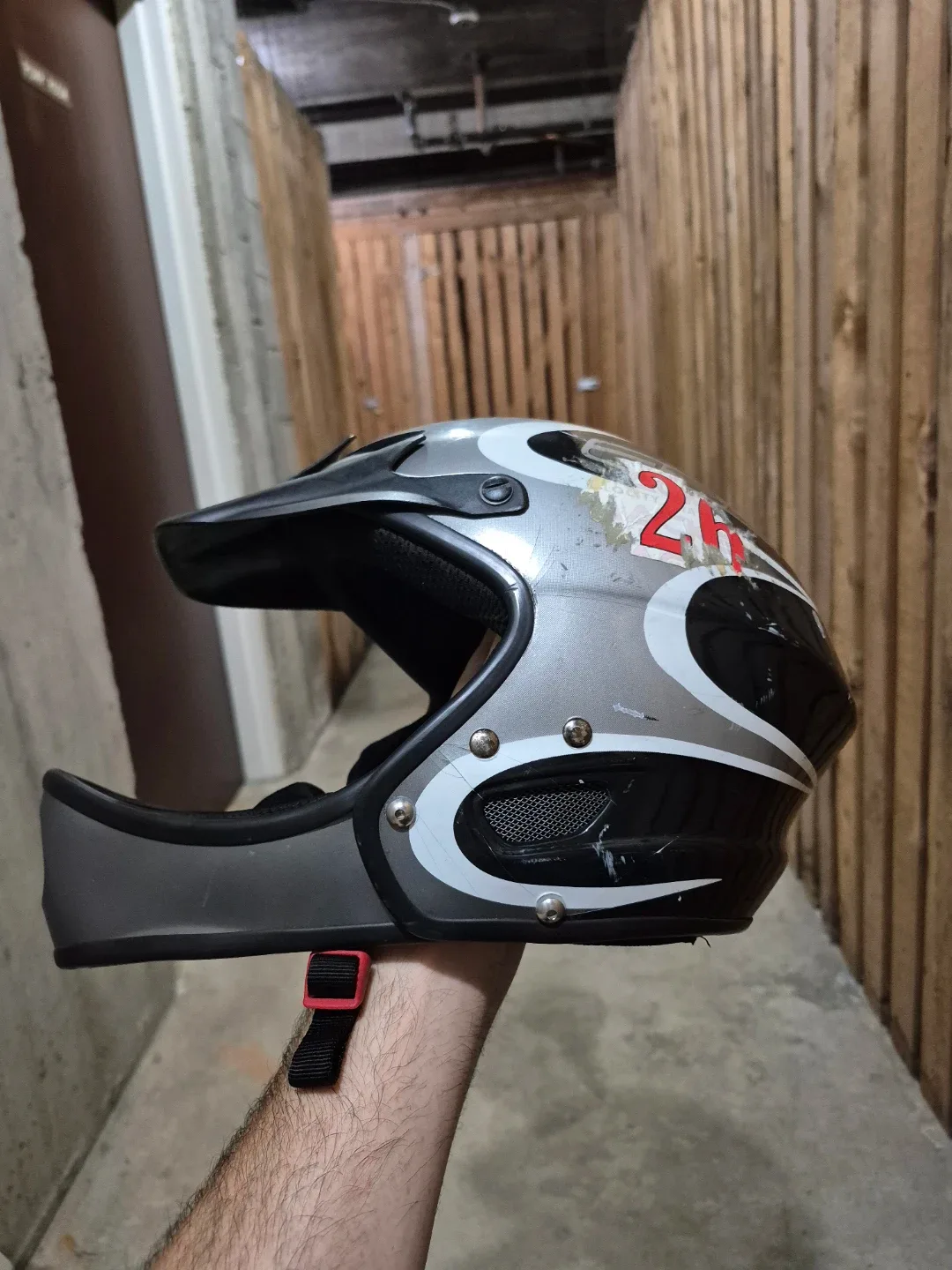 Full Face Helmet - Silver/Black - Burton image indicator(4)