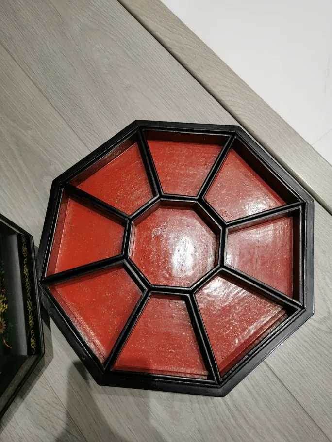 Octagonal Lacquered Tray image indicator(2)