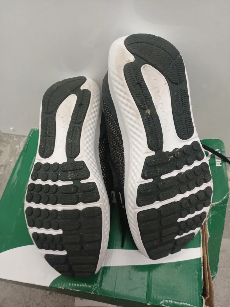 Under Armour Surge 3 Black Running Shoes - Size 8.5