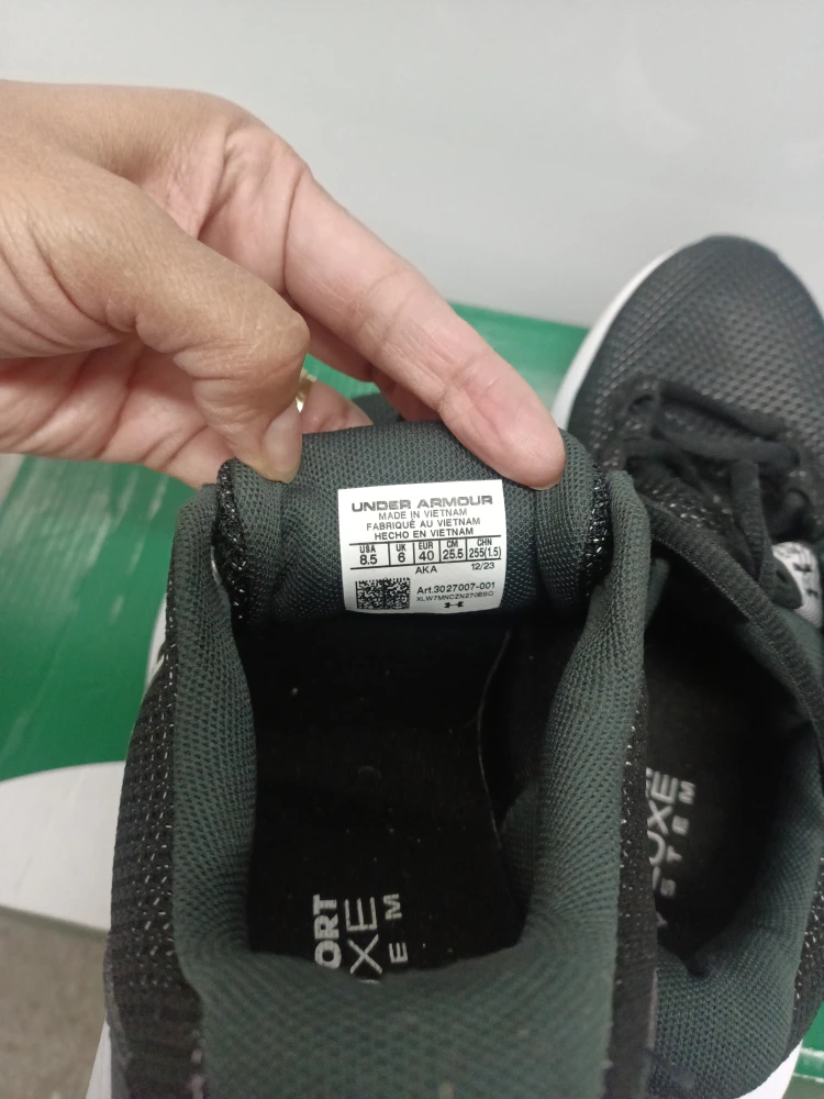 Under Armour Surge 3 Black Running Shoes - Size 8.5 - photo 2