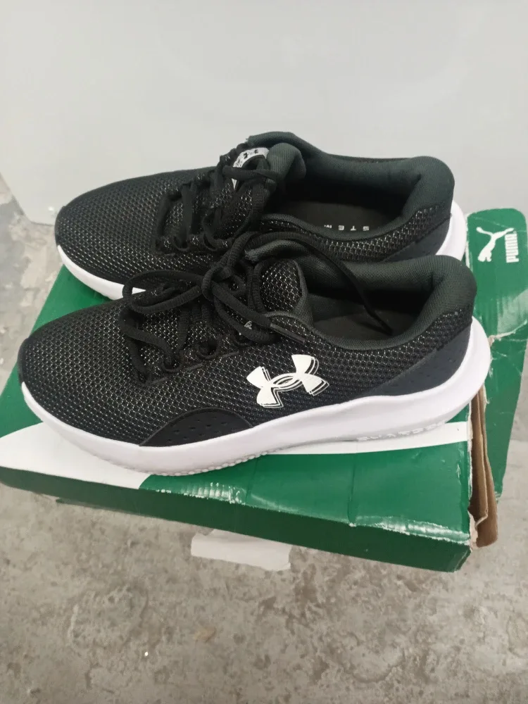 Under Armour Surge 3 Black Running Shoes - Size 8.5 image indicator(4)